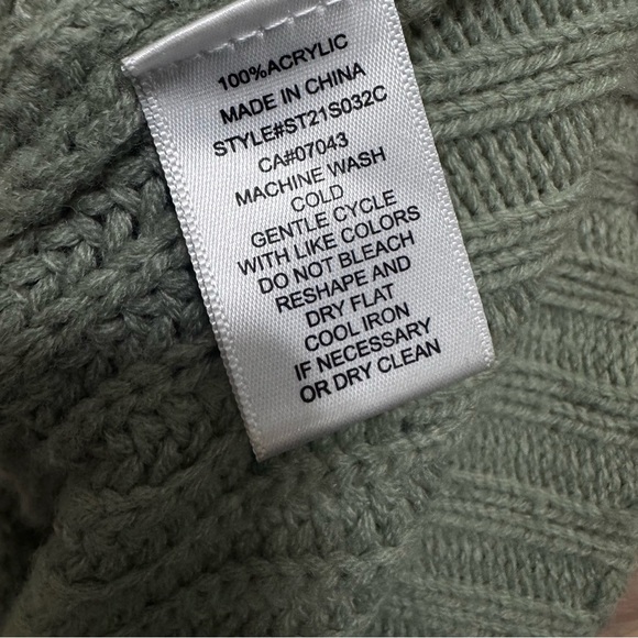 Sage Green Soft Chunky Knit Pullover Crewneck Sweater Size: medium • Cozy Fall - Picture 6 of 6